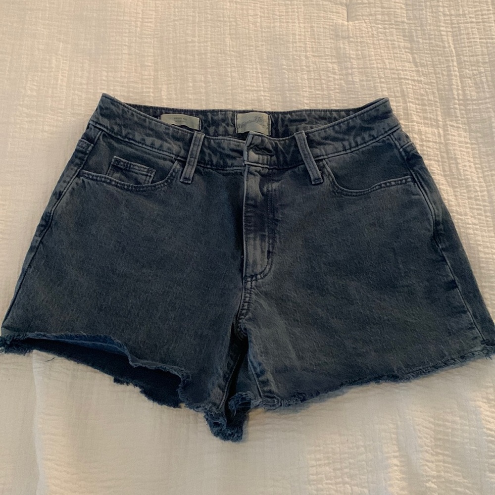 Universal Thread: High Waisted Jean Shorts (Size 4)